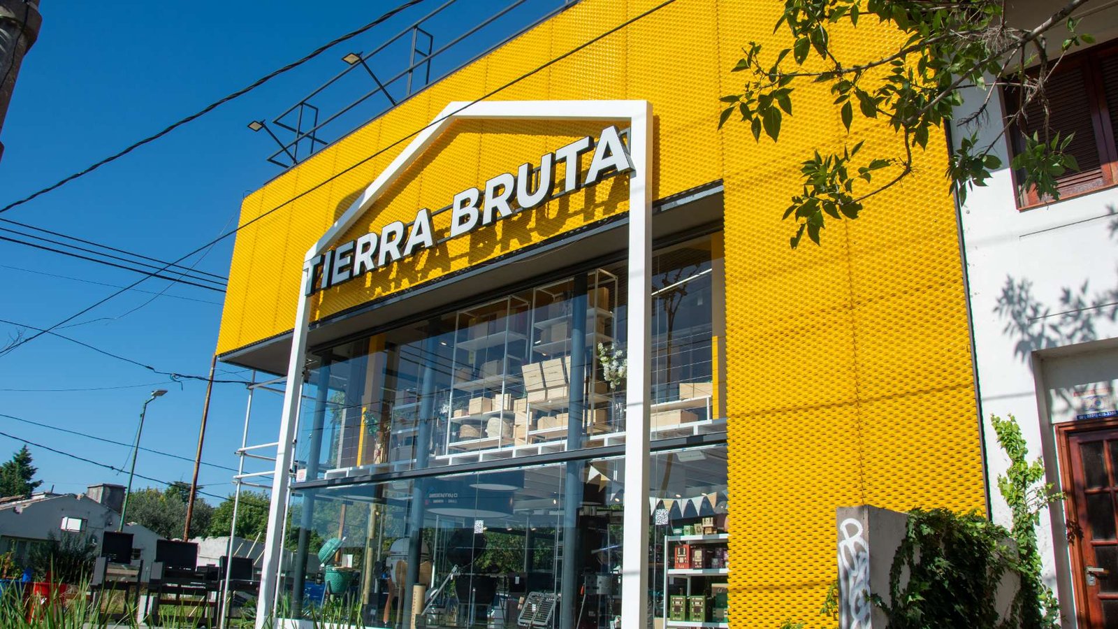 Tierra Bruta